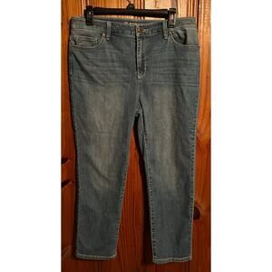 Chicos platinum high rise cropped jeans size 8